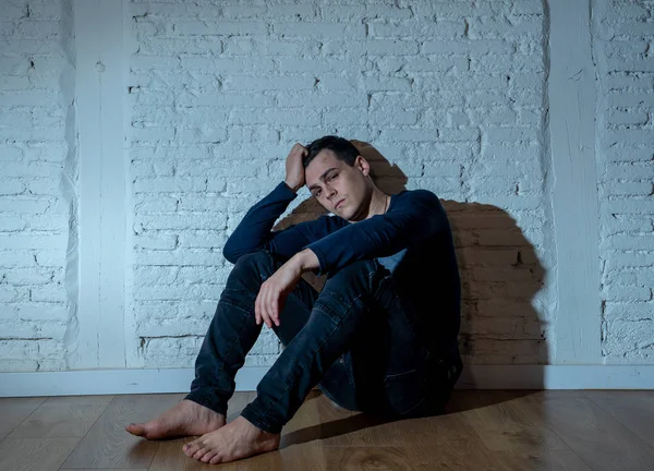 Retrato Triste Joven Deprimido Llorando Devastado Sintiéndose Herido Sufriendo Depresión — Foto de Stock