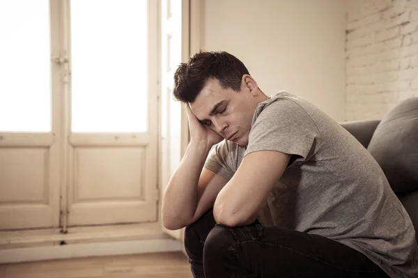 Μια Μοναχική Τόνισε Δυσαρεστημένοι Κατάθλιψη Καυκάσιος Άνδρες Συνεδρίαση Κλάμα Και — Φωτογραφία Αρχείου