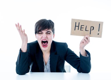 Güzel akıllı tek annem duygu kadın çalışma boğulmuş ve beyaz arka planda izole umutsuz sinirli ve üzgün hissediyorum yardım istiyor. Çalışan kadın kavramı psikolojik stres.