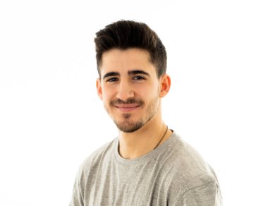 Eğleniyor mutlu genç adam portresi kapatın ve gülümseyen ve kameraya gülme sevinç. İnsanlar, insan duyguları, yüz ifadeleri, mutluluk ve gençlik güzellik kavramı.