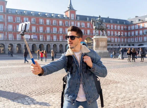 Vonzó Fiatal Kaukázusi Turista Hallgató Ember Szórakozás Boldog Izgatott Vesz — Stock Fotó