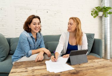 Holistik terapist ve motivasyonel konuşmacı istemci sağlıklı beslenme fitness meditasyon ve yaşam koçluğu iş sağlığı ve yaşam denge kavramı kişisel sorunları yapmak için teşvik.