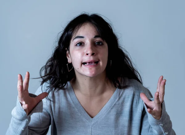 Výrazy Obličeje Emoce Portrét Mladé Atraktivní Hispánské Ženy Tvář Zblízka — Stock fotografie