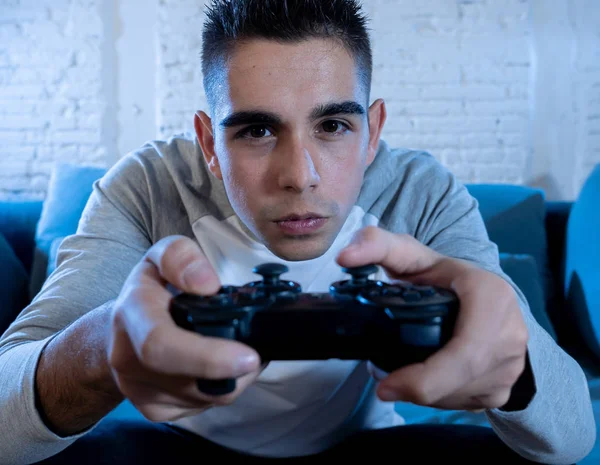 Retrato Jovem Estudante Jogando Videogames Noite Usando Joystick Remoto Sem — Fotografia de Stock