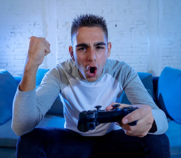 Porträt Eines Jungen Mannes Der Spaß Beim Spielen Von Videospielen — Stockfoto