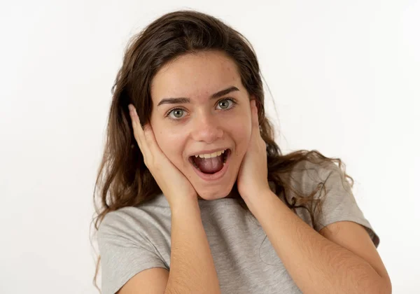 Retrato Hermosa Chica Sorprendida Celebrando Victoria Teniendo Gran Éxito Con — Foto de Stock