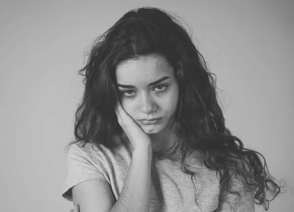 Πορτρέτο Του Όμορφη Λυπημένος Δυστυχισμένος Έφηβος Κορίτσι Θλιμμένο Πρόσωπο Συναίσθημα — Φωτογραφία Αρχείου