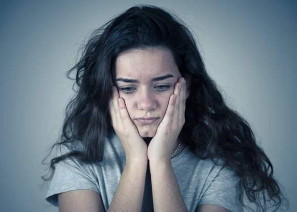 Portrait Belle Jeune Adolescente Triste Misérable Avec Visage Malheureux Ressentant — Photo