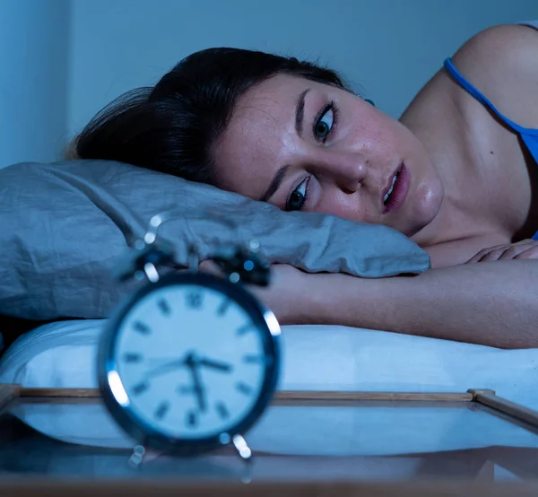 Dormindo Desesperado Bela Mulher Caucasiana Acordado Noite Não Capaz Dormir — Fotografia de Stock