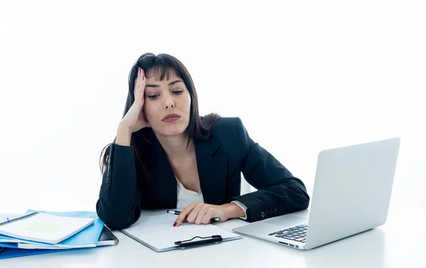 Giovane Bella Donna Affari Che Soffre Stress Lavorando Sul Computer — Foto Stock