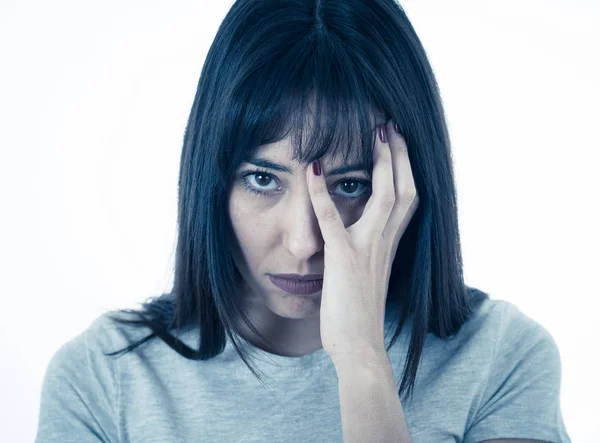 Close Retrato Uma Jovem Mulher Triste Séria Preocupada Olhando Preocupado — Fotografia de Stock