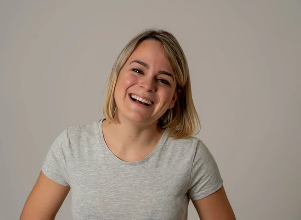 Primer Plano Retrato Atractiva Joven Bonita Mujer Caucásica Con Cara — Foto de Stock