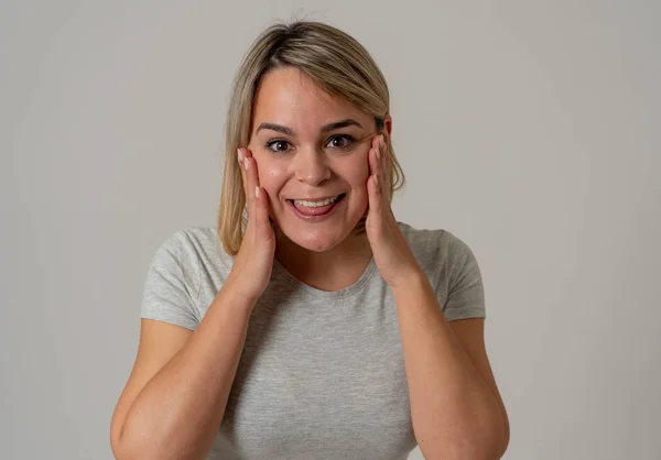 Retrato Bela Mulher Chocada Ganhar Loteria Ter Grande Sucesso Com — Fotografia de Stock