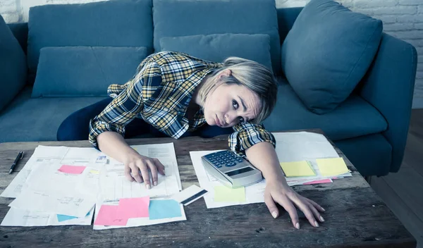 Retrato Mujer Emprendedora Joven Preocupada Desesperada Contabilidad Casa Pequeñas Empresas — Foto de Stock