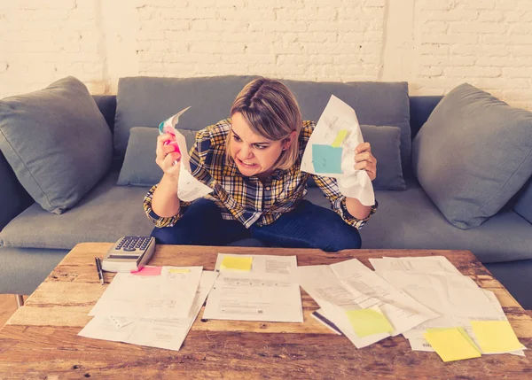 Portrait Jeune Femme Furieuse Désespérée Sentant Stressée Tout Travaillant Travers — Photo