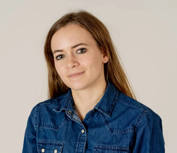 Retrato Estudio Una Joven Hermosa Adolescente Con Cabello Rubio Con — Foto de Stock