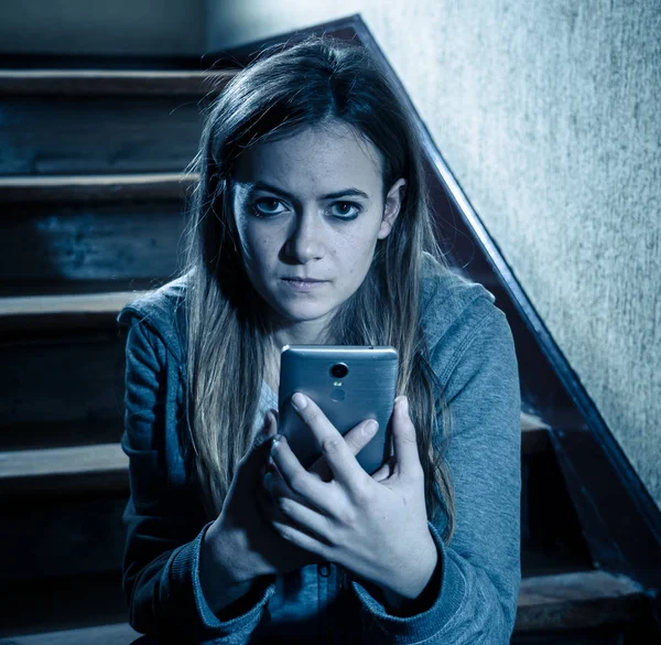 Traurige Depressive Junge Teenager Die Opfer Von Cybermobbing Werden Indem — Stockfoto