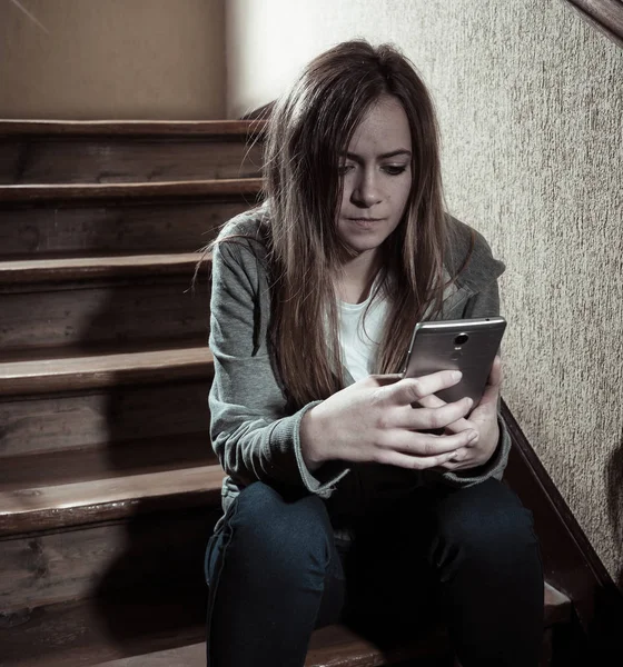 Adolescente Vítima Perseguidor Line Sofrendo Abuso Cyberbullying Sentindo Sozinho Sem — Fotografia de Stock