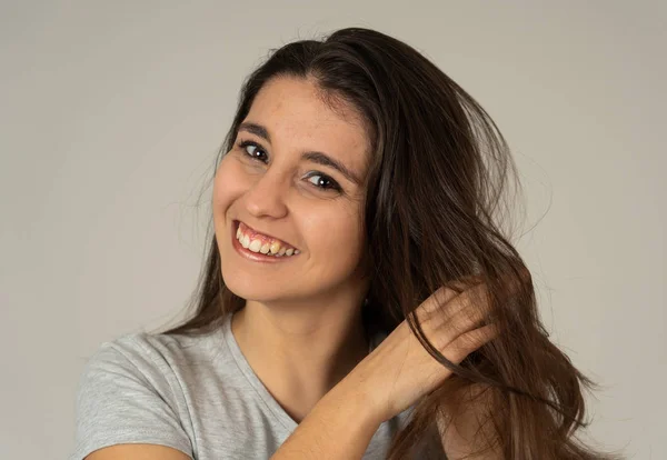 Close Retrato Sorrir Muito Jovem Mulher Latina Com Rosto Feliz — Fotografia de Stock