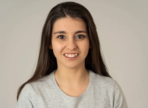 Portret Aproape Femeie Tânără Caucaziană Latină Atractivă Față Fericită Zâmbet — Fotografie, imagine de stoc