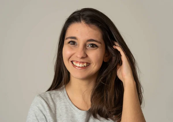 Primer Plano Retrato Sonriente Joven Latina Con Cara Feliz Hermoso — Foto de Stock