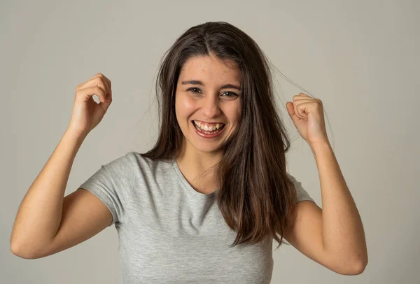 Retrato Una Hermosa Mujer Conmocionada Escuchando Buenas Noticias Ganando Lotería —  Fotos de Stock