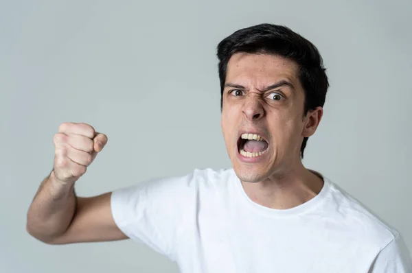 Nahaufnahme Eines Jungen Kaukasischen Männchens Mit Wütendem Gesicht Verrückt Verrückt — Stockfoto