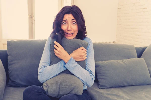 Retrato Estilo Vida Mujer Que Siente Asustada Conmocionada Haciendo Gestos — Foto de Stock