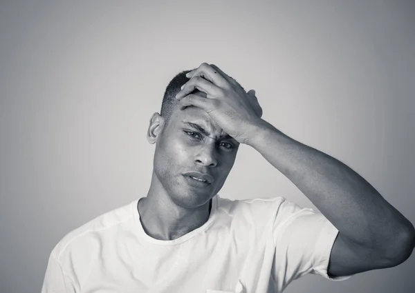 Close Retrato Belo Jovem Afro Americano Com Dor Cabeça Sofrendo — Fotografia de Stock