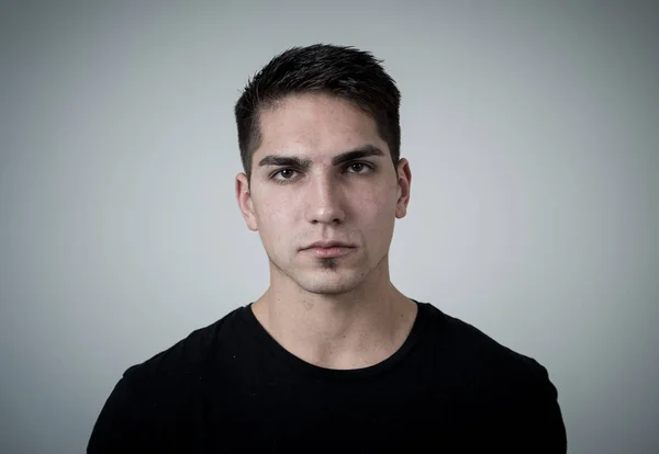 Retrato Joven Atractivo Frustrado Hombre Raza Mixta Con Cara Enojada —  Fotos de Stock