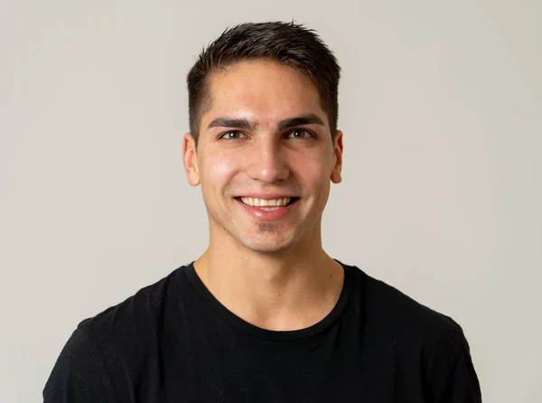 Retrato Modelo Joven Atractiva Con Cara Feliz Hermosa Sonrisa Guapo — Foto de Stock