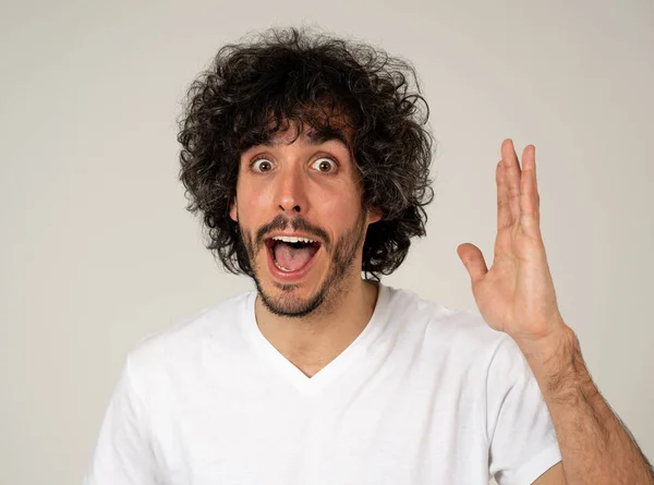 Retrato Jovem Atraente Engraçado Com Rosto Feliz Surpreso Apontando Olhando — Fotografia de Stock