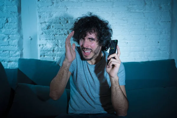 Retrato Estilo Vida Joven Asustado Sorprendido Haciendo Gestos Miedo Ansiedad —  Fotos de Stock