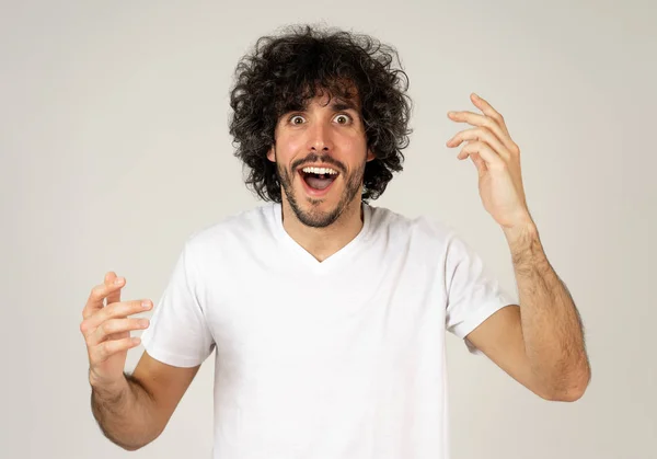 Retrato Jovem Atraente Engraçado Com Rosto Feliz Surpreso Apontando Olhando — Fotografia de Stock