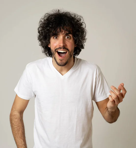 Retrato Jovem Atraente Engraçado Com Rosto Feliz Surpreso Apontando Olhando — Fotografia de Stock