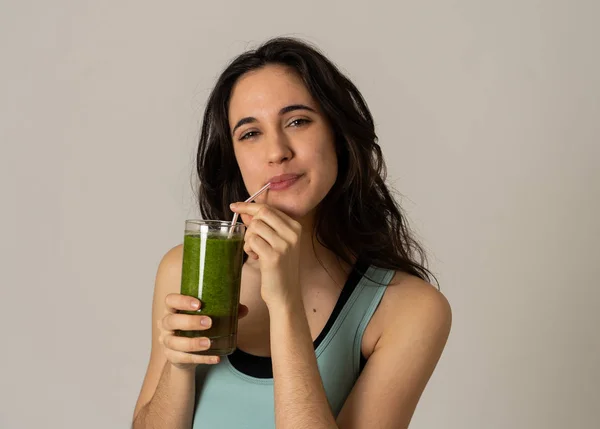 Glückliche Fitness Frau Trinkt Grünen Gemüse Detox Smoothie Nach Dem — Stockfoto