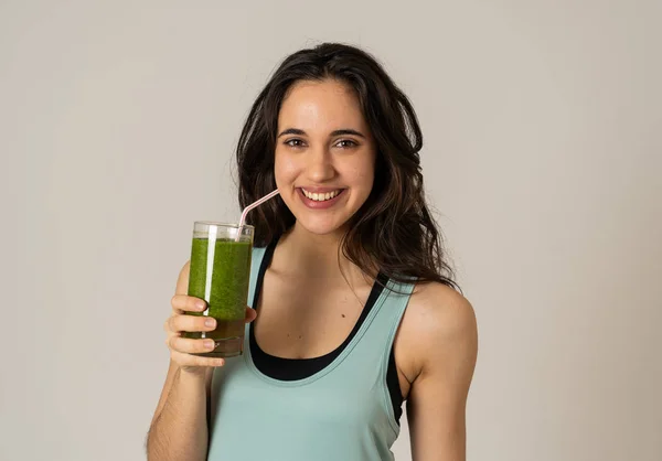Glückliche Fitness Frau Trinkt Grünen Gemüse Detox Smoothie Nach Dem — Stockfoto
