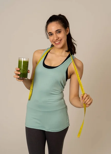 Mujer Fitness Sonriendo Feliz Con Plan Dieta Para Perder Peso — Foto de Stock
