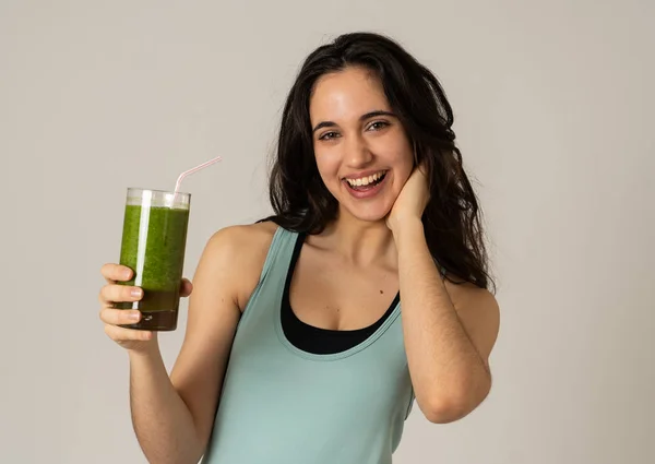 Fitness Frau Glücklich Lächelnd Mit Einem Glas Grünen Gemüse Smoothie — Stockfoto