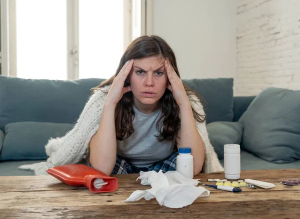 Zieke Vrouw Pijn Met Hoofdpijn Migraine Temperatuur Gevoel Ziek Met — Stockfoto