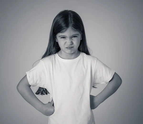 Portret Van Een Schattig Mooi Kind Meisje Zoek Boos Teleurgesteld — Stockfoto