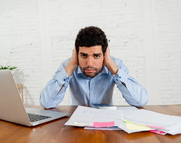 Jonge Ondernemer Small Business Eigenaar Betalen Van Rekeningen Investeringskosten Met — Stockfoto