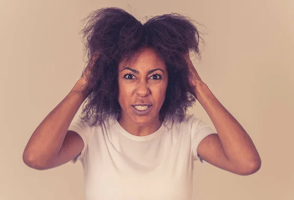 Retrato Mulher Afro Americana Frustrada Atraente Com Rosto Irritado Estressado — Fotografia de Stock