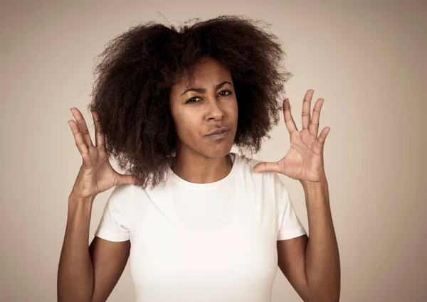 Retrato Atractiva Mujer Afroamericana Frustrada Con Cara Enojada Estresada Pareces —  Fotos de Stock