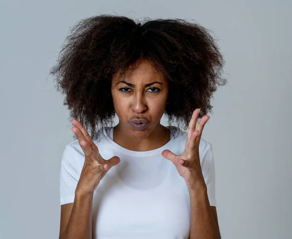 Retrato Mulher Afro Americana Frustrada Atraente Com Rosto Irritado Estressado — Fotografia de Stock