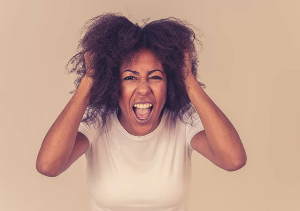Porträtt Frustrerad Afroamerikansk Kvinna Med Arg Och Stressad Ansikte Ser — Stockfoto