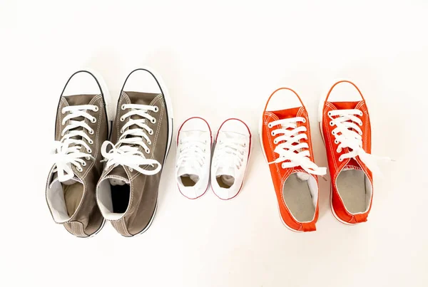 Imagen Conceptual Las Zapatillas Gominolas Padre Madre Hijo Hija Aisladas — Foto de Stock