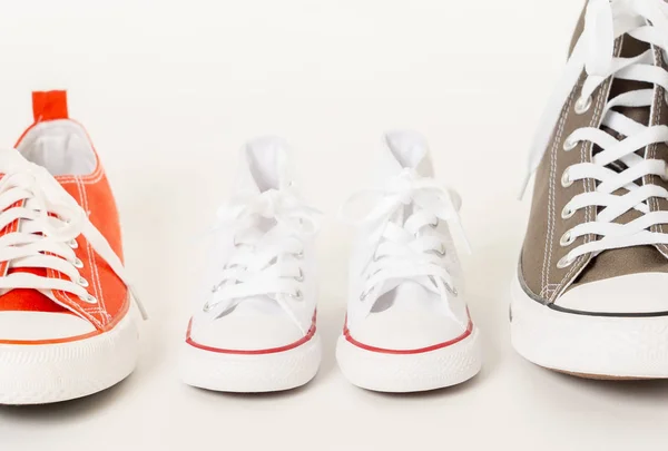 Imagen Conceptual Las Zapatillas Gominolas Padre Madre Hijo Hija Aisladas — Foto de Stock