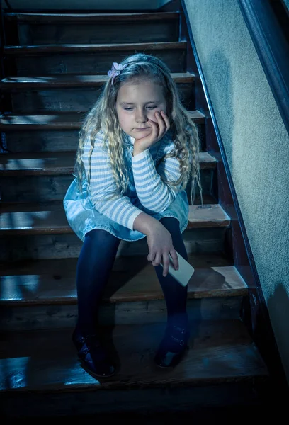 Menina Deprimida Triste Intimidado Por Mensagem Texto Humilhado Mídia Social — Fotografia de Stock