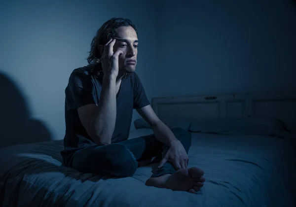 Devastado Homem Milenar Chorando Triste Sensação Dor Sofrimento Sem Esperança — Fotografia de Stock